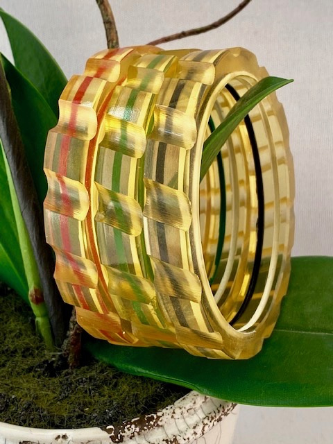 LG162 carved transparent lucite bangles